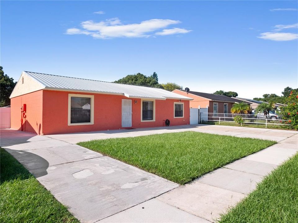 For Sale: $319,000 (3 beds, 2 baths, 1254 Square Feet)