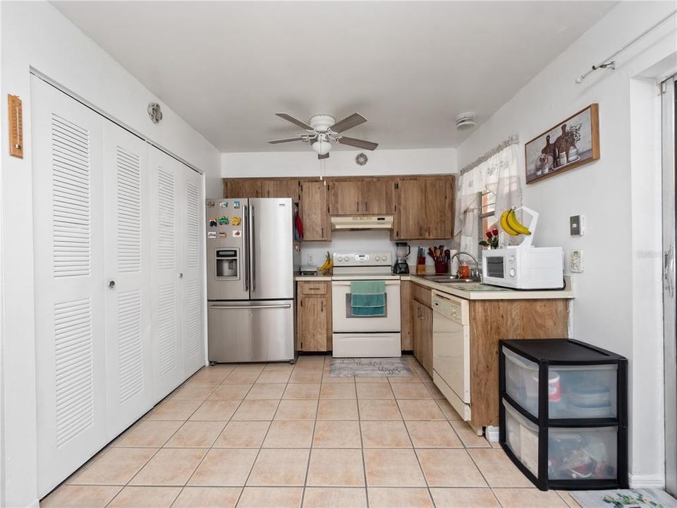 For Sale: $319,000 (3 beds, 2 baths, 1254 Square Feet)