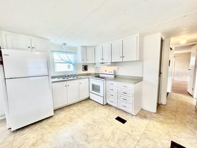 For Sale: $69,500 (1 beds, 1 baths, 552 Square Feet)