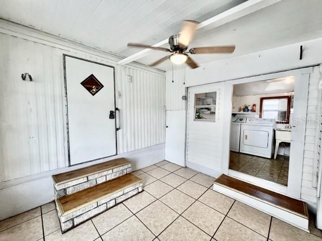 For Sale: $69,500 (1 beds, 1 baths, 552 Square Feet)