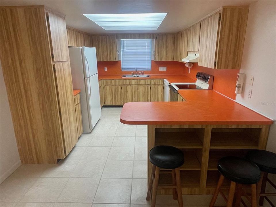 For Rent: $2,295 (3 beds, 2 baths, 1517 Square Feet)