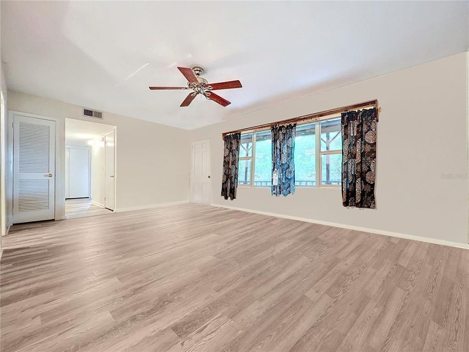 For Sale: $345,000 (3 beds, 2 baths, 1751 Square Feet)