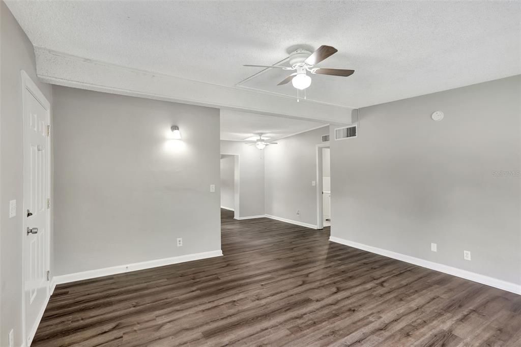 For Sale: $335,000 (3 beds, 1 baths, 1527 Square Feet)