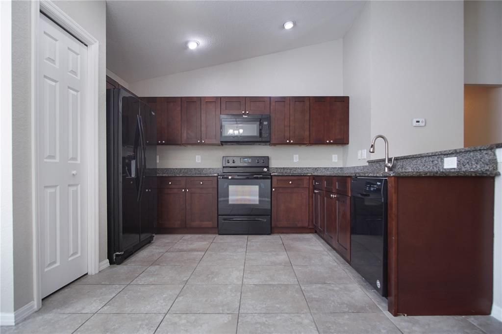 For Rent: $1,750 (4 beds, 2 baths, 1817 Square Feet)