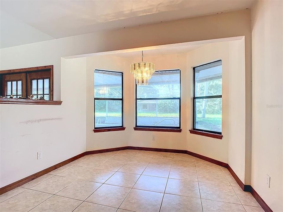 Activo con contrato: $235,000 (3 camas, 2 baños, 1414 Pies cuadrados)