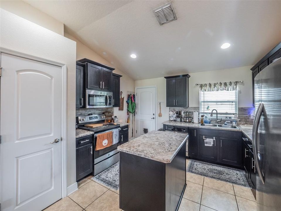 For Sale: $349,900 (4 beds, 2 baths, 1835 Square Feet)