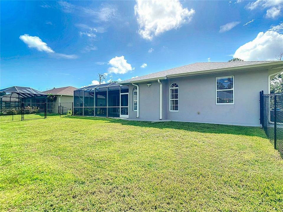 For Sale: $400,000 (3 beds, 2 baths, 1812 Square Feet)