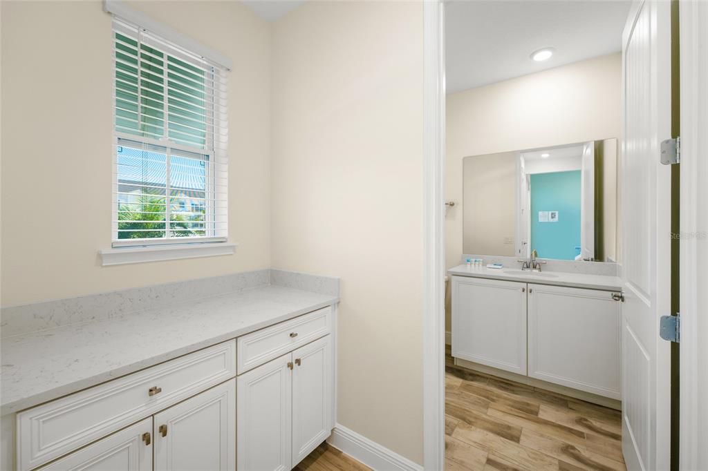 For Sale: $379,950 (2 beds, 2 baths, 1394 Square Feet)