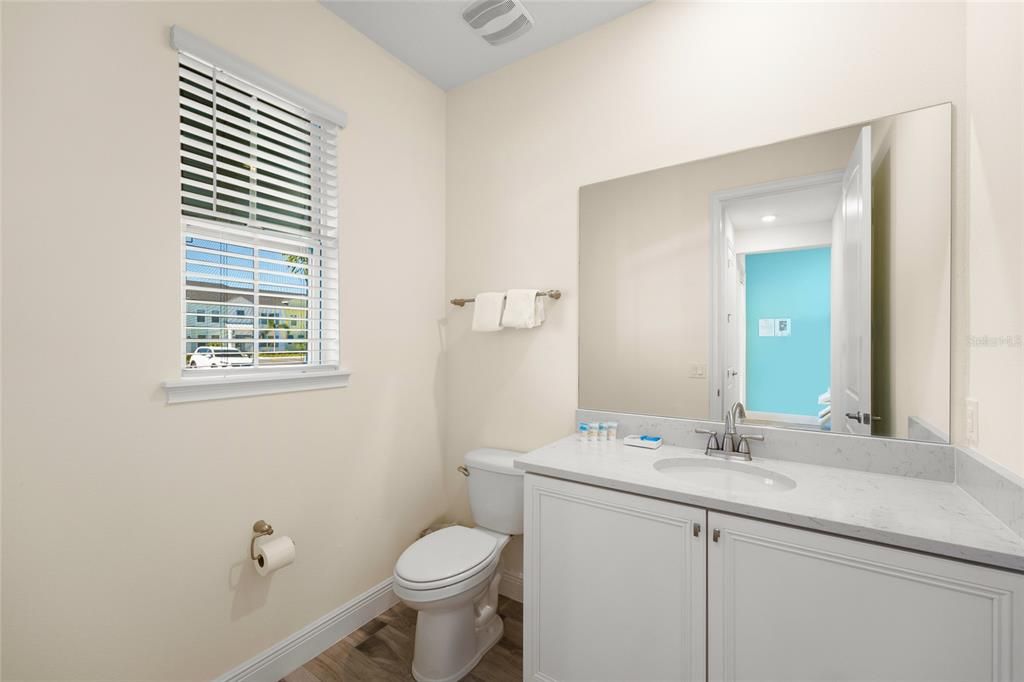 For Sale: $379,950 (2 beds, 2 baths, 1394 Square Feet)