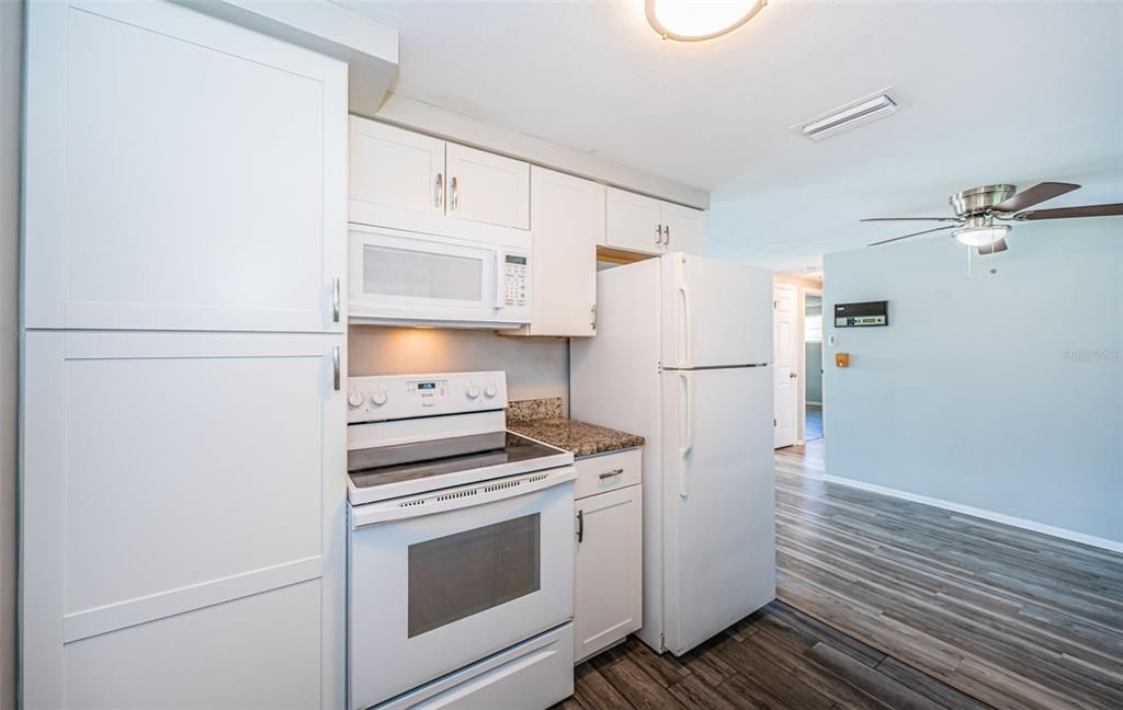 Active With Contract: $229,500 (2 beds, 2 baths, 1128 Square Feet)