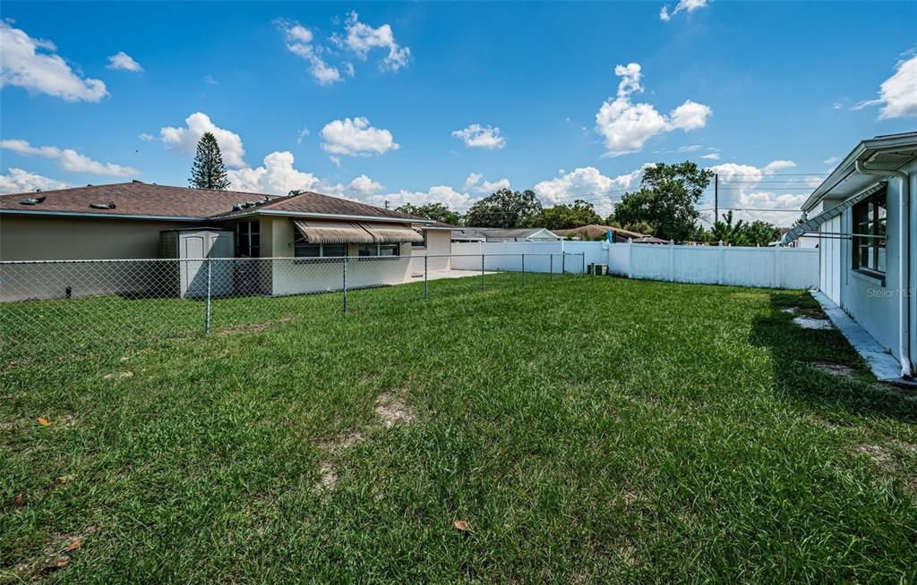 Active With Contract: $229,500 (2 beds, 2 baths, 1128 Square Feet)