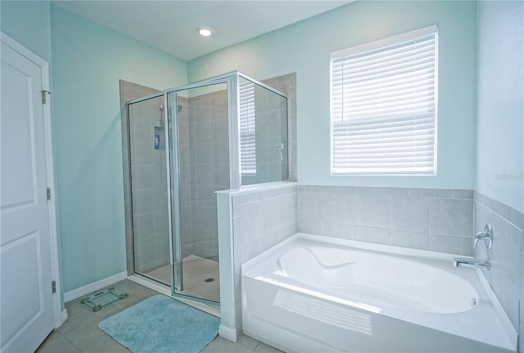 For Sale: $316,499 (2 beds, 2 baths, 1857 Square Feet)