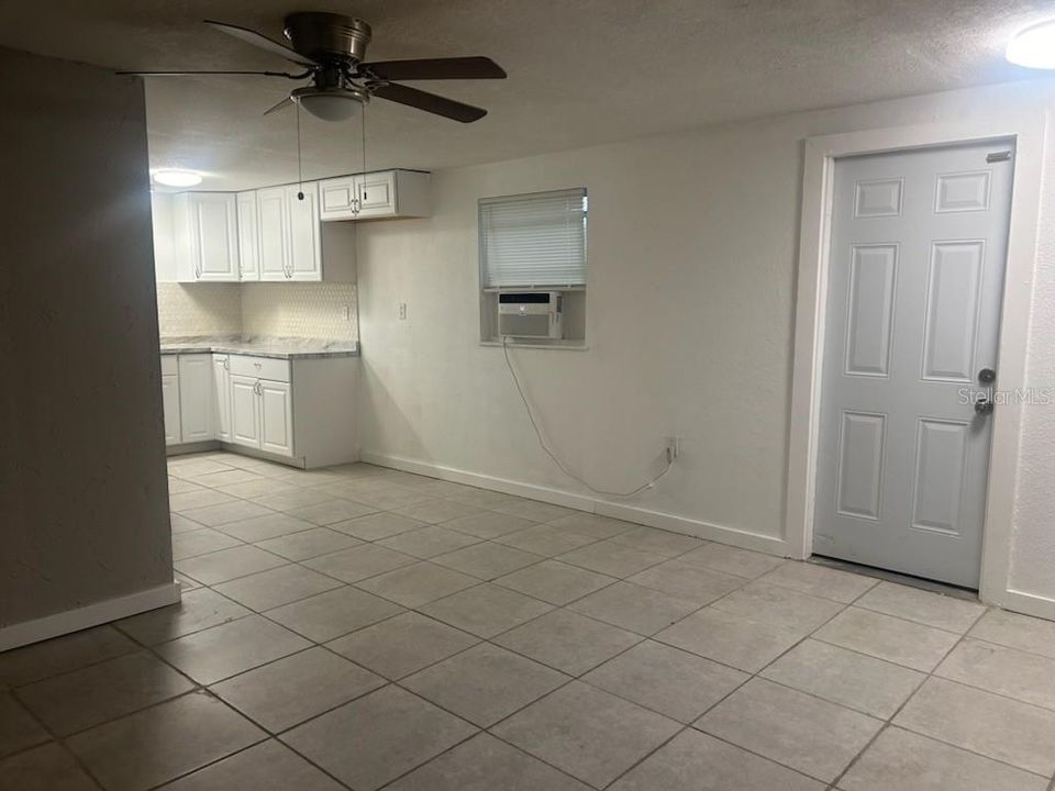 For Rent: $900 (1 beds, 1 baths, 650 Square Feet)