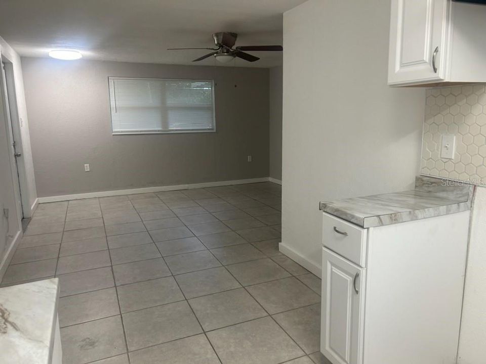 For Rent: $900 (1 beds, 1 baths, 650 Square Feet)