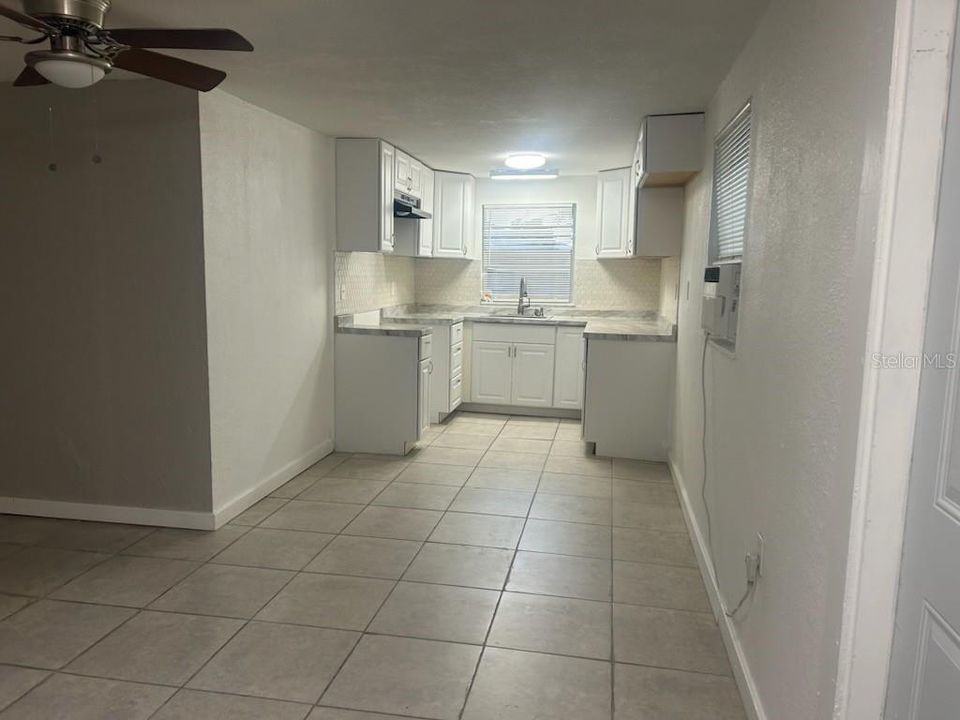 For Rent: $900 (1 beds, 1 baths, 650 Square Feet)