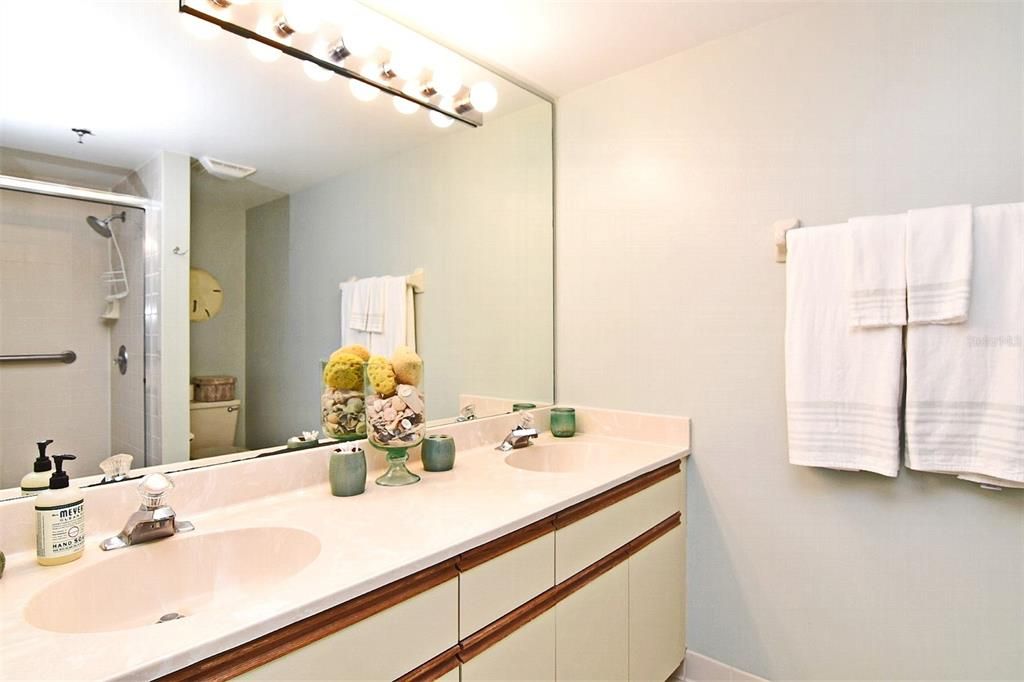 Master Bathroom with  double vanity and large shower Pic 2