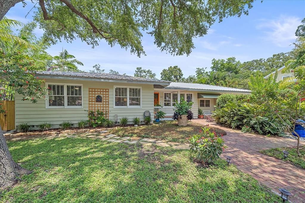 Active With Contract: $1,080,000 (3 beds, 3 baths, 2629 Square Feet)