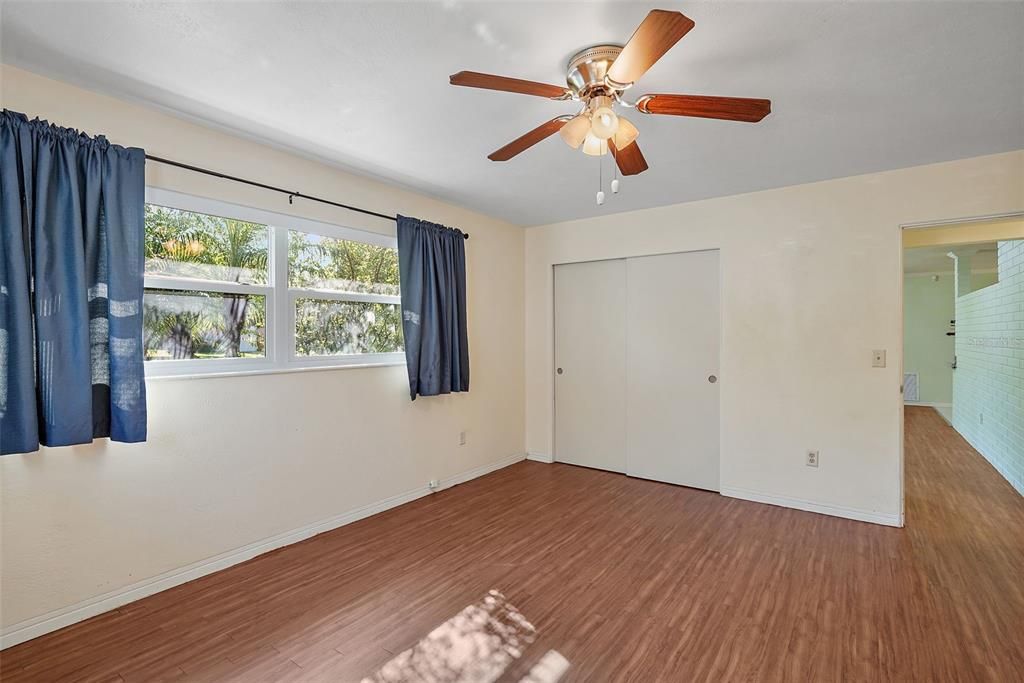 For Sale: $355,000 (2 beds, 2 baths, 1025 Square Feet)