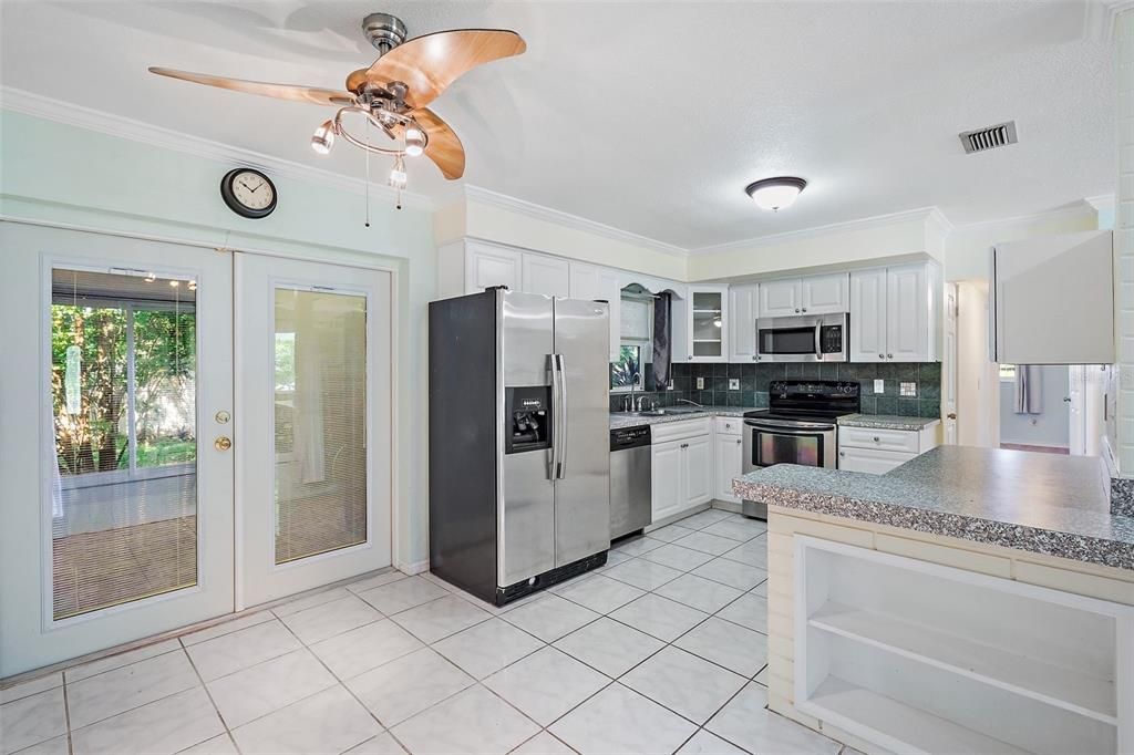 For Sale: $355,000 (2 beds, 2 baths, 1025 Square Feet)