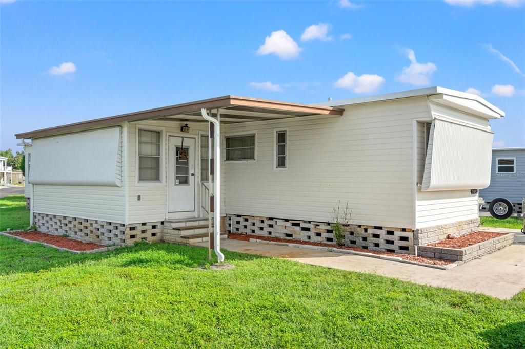 For Sale: $159,000 (2 beds, 2 baths, 780 Square Feet)