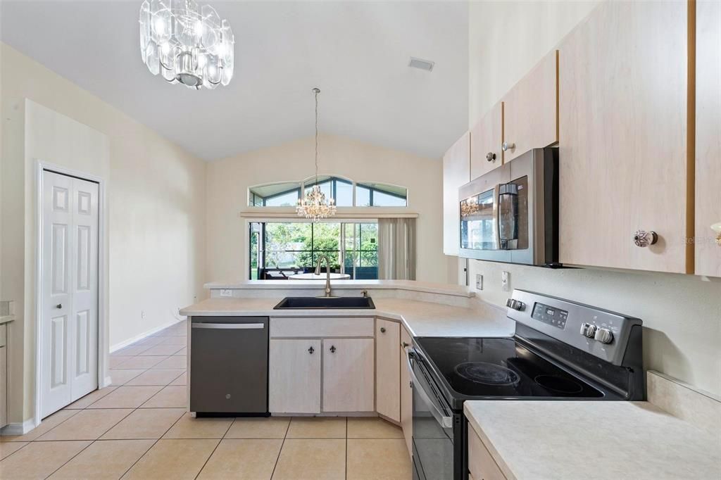 For Sale: $324,900 (3 beds, 2 baths, 1361 Square Feet)