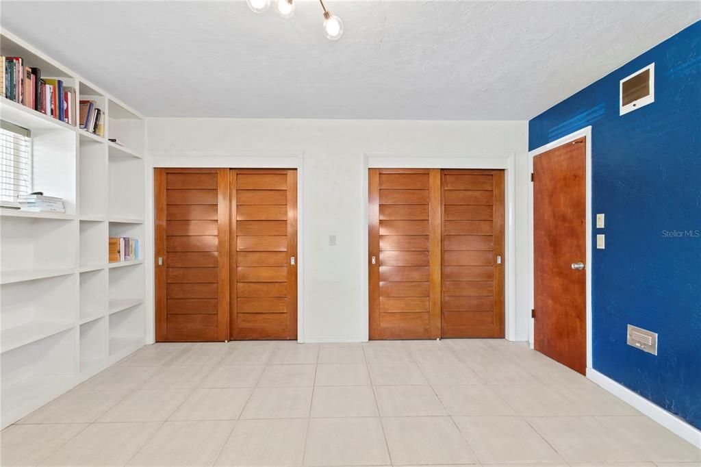 En Venta: $995,000 (3 camas, 2 baños, 2538 Pies cuadrados)