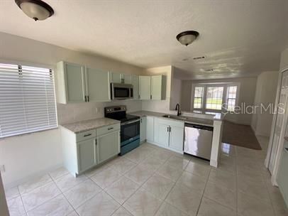 For Rent: $2,495 (3 beds, 2 baths, 1706 Square Feet)