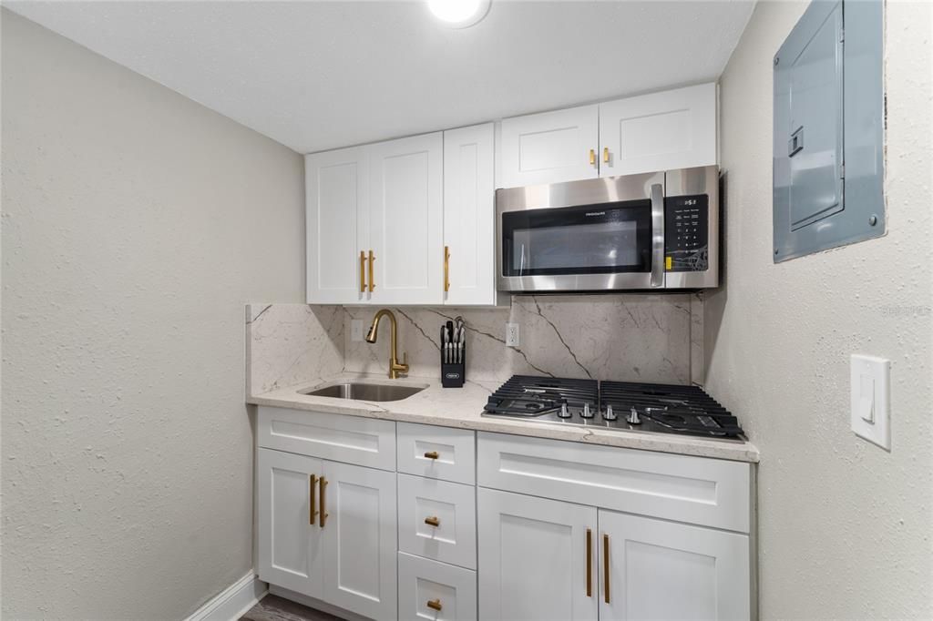 For Sale: $144,000 (1 beds, 1 baths, 496 Square Feet)