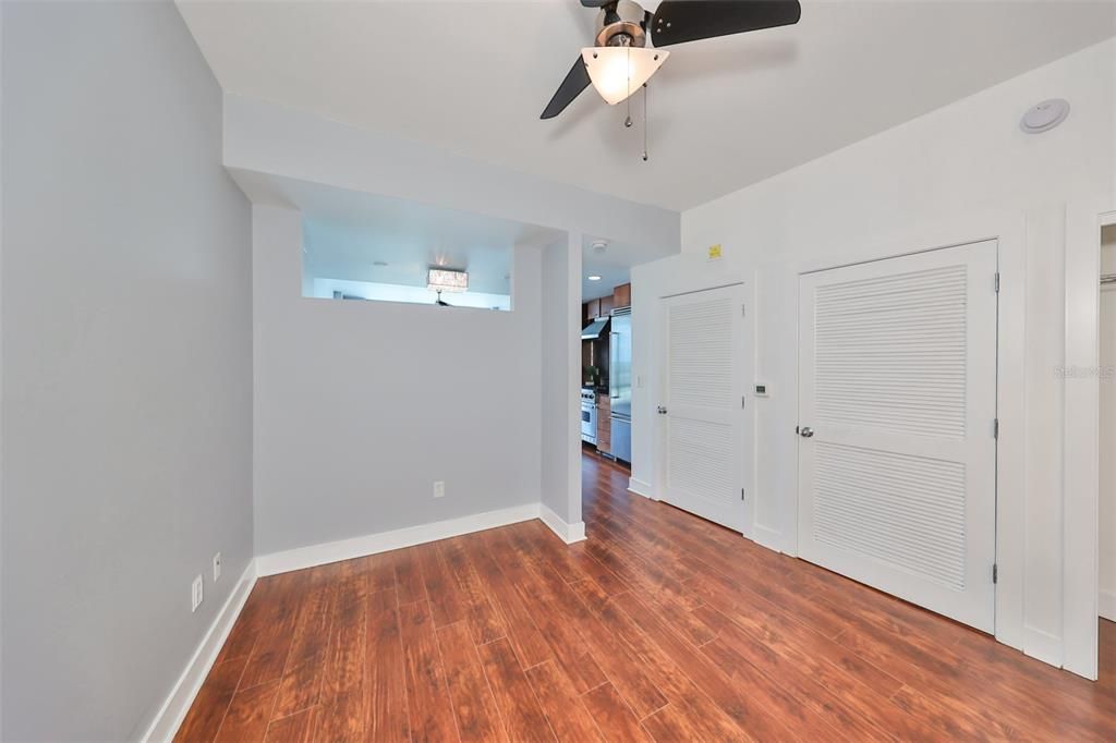 For Sale: $294,900 (1 beds, 1 baths, 615 Square Feet)