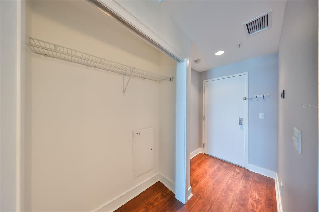 For Sale: $294,900 (1 beds, 1 baths, 615 Square Feet)