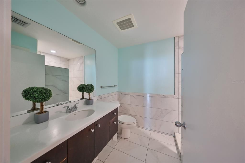 For Sale: $294,900 (1 beds, 1 baths, 615 Square Feet)