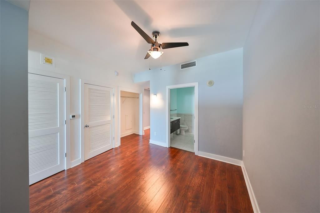 For Sale: $294,900 (1 beds, 1 baths, 615 Square Feet)