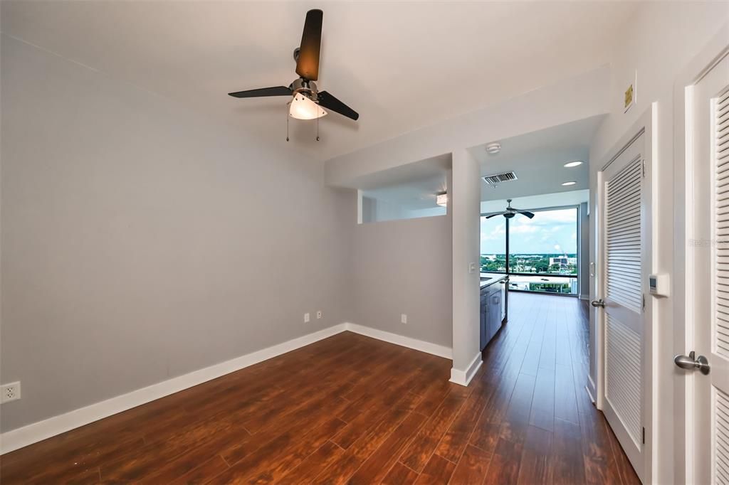 For Sale: $294,900 (1 beds, 1 baths, 615 Square Feet)