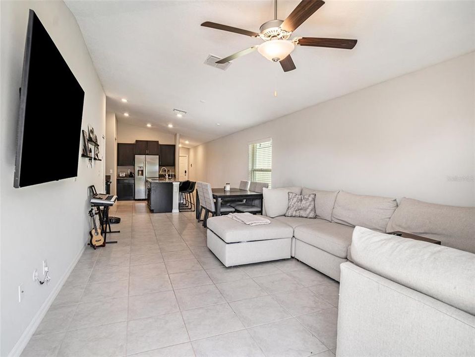 For Sale: $335,000 (3 beds, 2 baths, 1451 Square Feet)