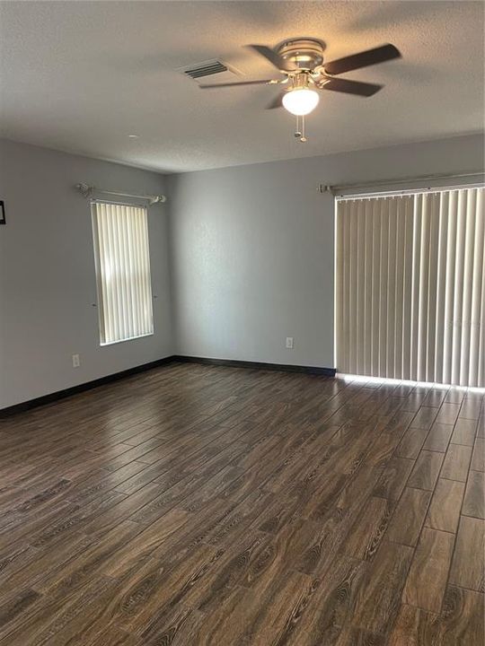 For Rent: $2,900 (4 beds, 2 baths, 1937 Square Feet)