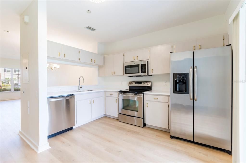 For Sale: $298,000 (2 beds, 2 baths, 1110 Square Feet)