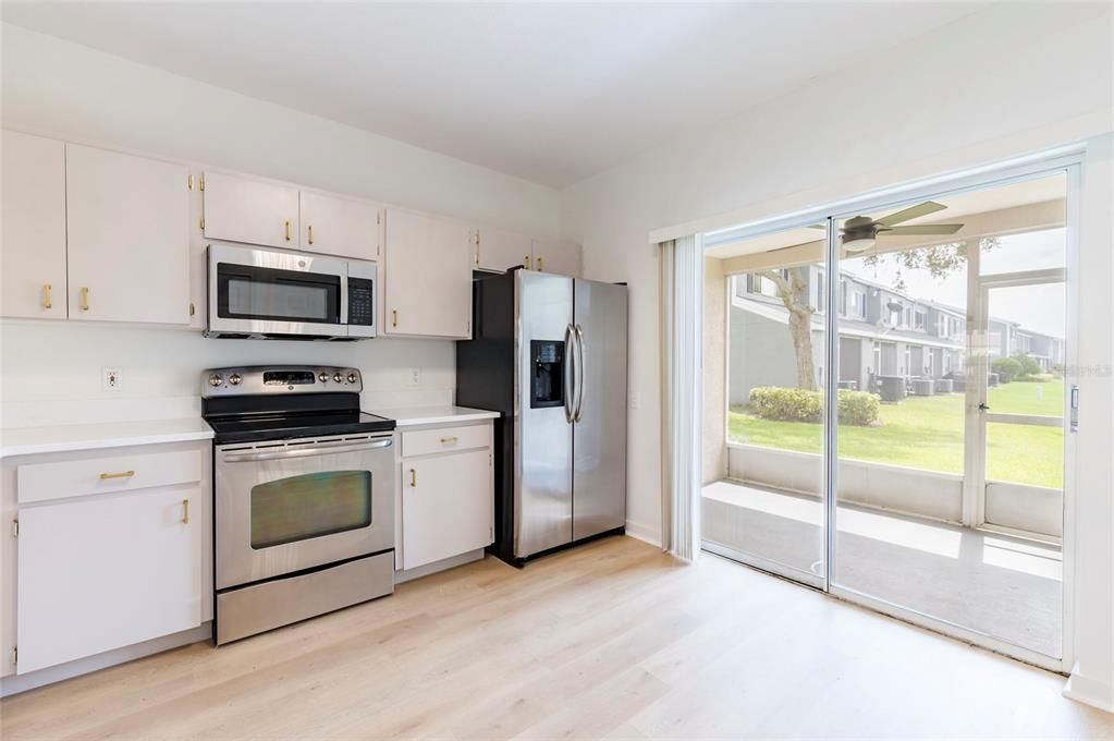 For Sale: $298,000 (2 beds, 2 baths, 1110 Square Feet)