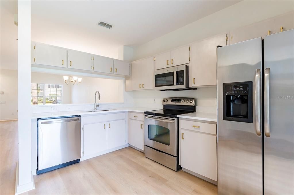 For Sale: $298,000 (2 beds, 2 baths, 1110 Square Feet)