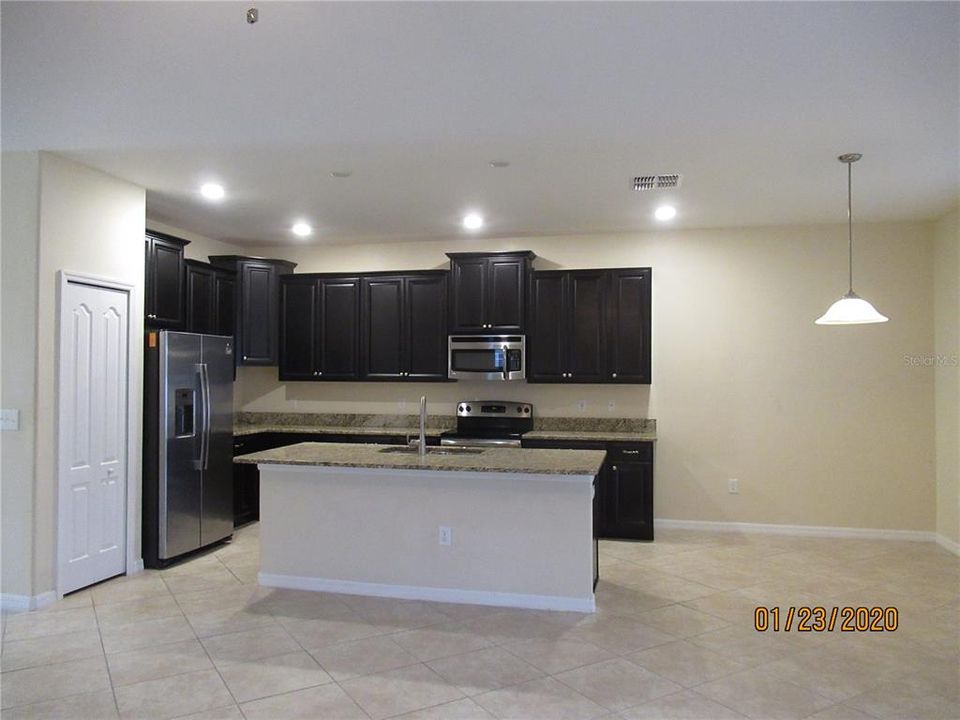 For Rent: $2,500 (4 beds, 3 baths, 2500 Square Feet)