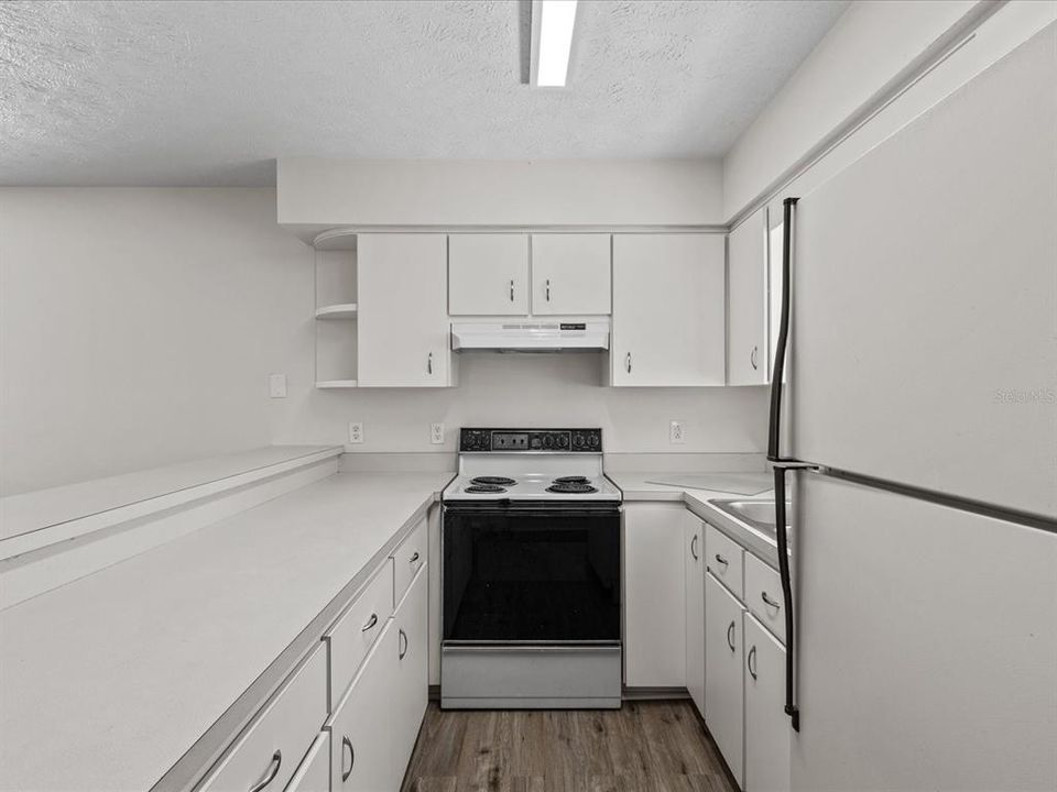 For Rent: $1,350 (2 beds, 1 baths, 816 Square Feet)