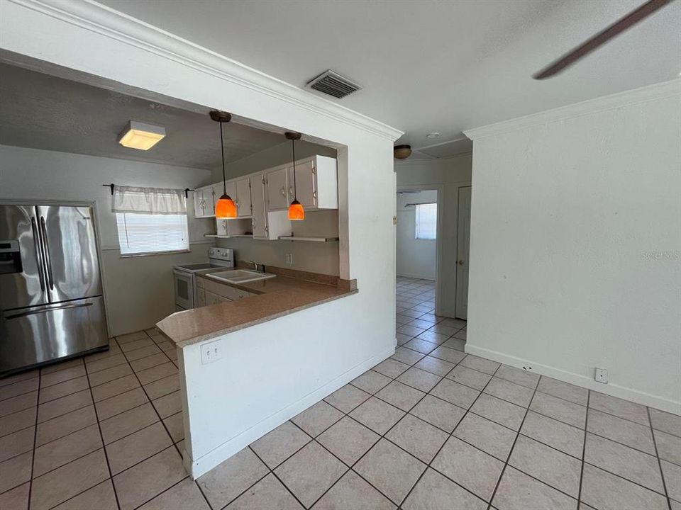 For Rent: $2,199 (3 beds, 1 baths, 1202 Square Feet)