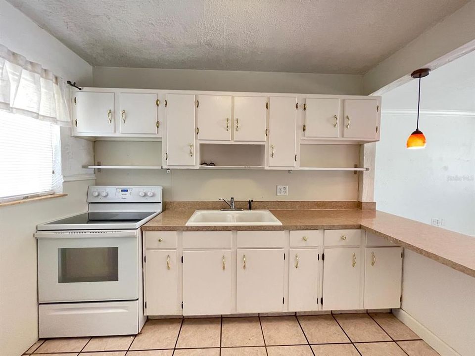 For Rent: $2,199 (3 beds, 1 baths, 1202 Square Feet)