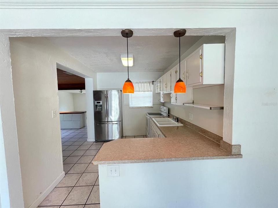 For Rent: $2,199 (3 beds, 1 baths, 1202 Square Feet)