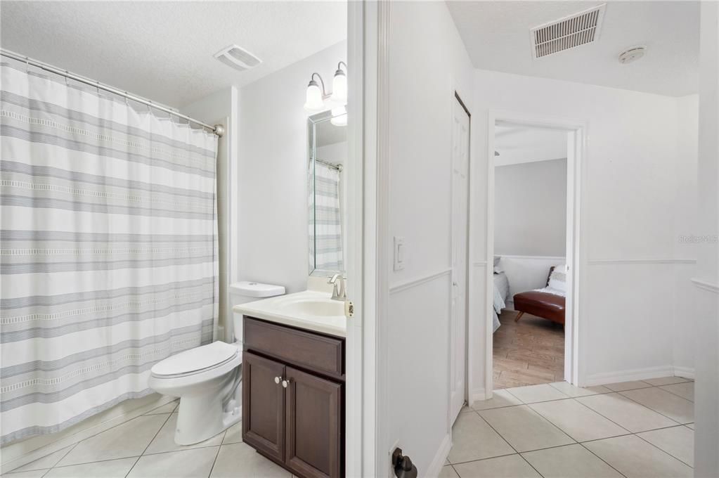 For Sale: $359,900 (3 beds, 2 baths, 1405 Square Feet)