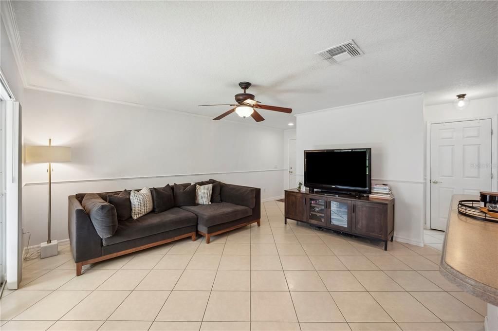 For Sale: $359,900 (3 beds, 2 baths, 1405 Square Feet)