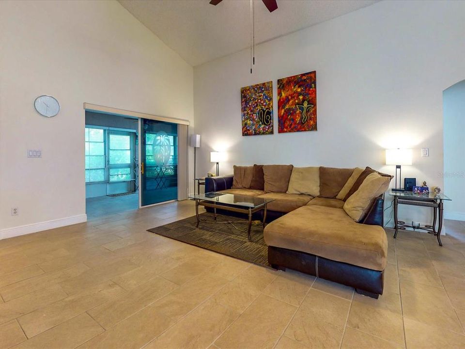 For Sale: $349,000 (3 beds, 2 baths, 1552 Square Feet)