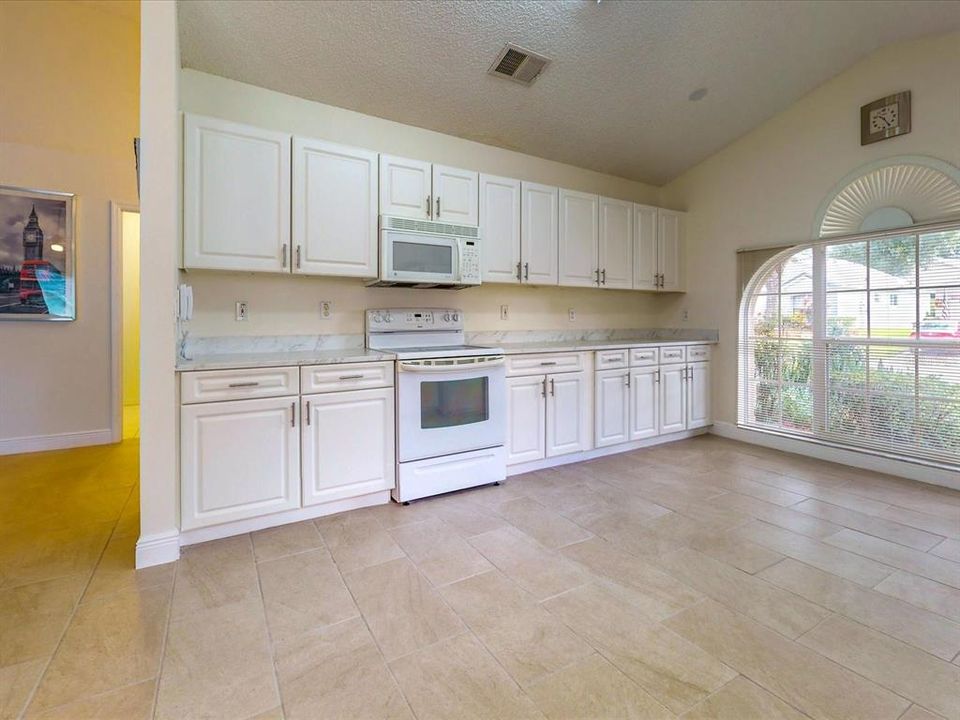 For Sale: $349,000 (3 beds, 2 baths, 1552 Square Feet)