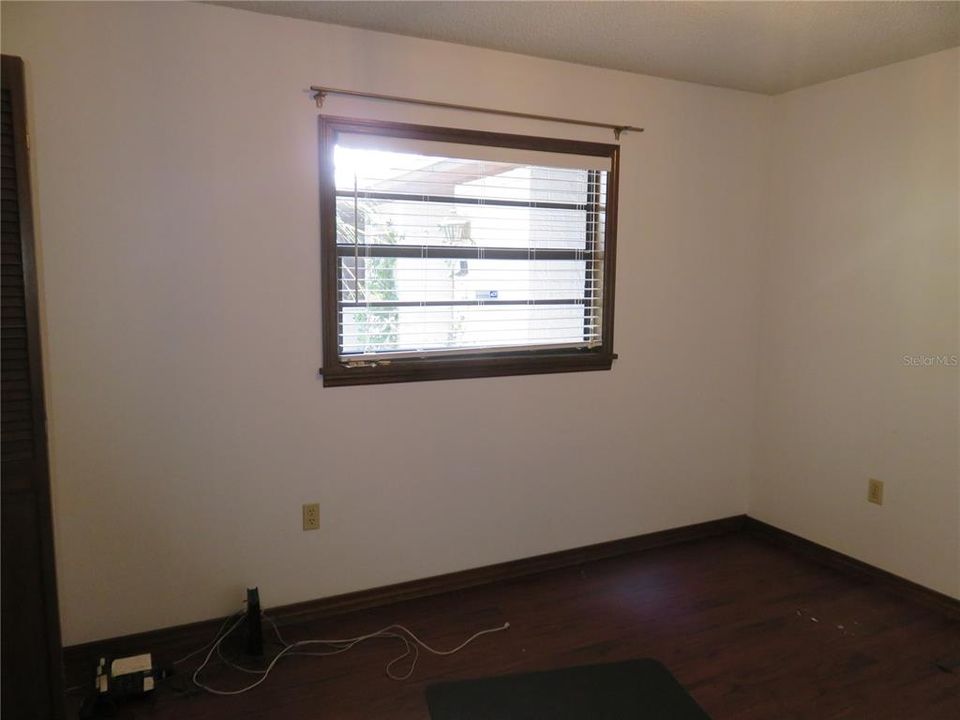 For Sale: $325,000 (3 beds, 2 baths, 1596 Square Feet)