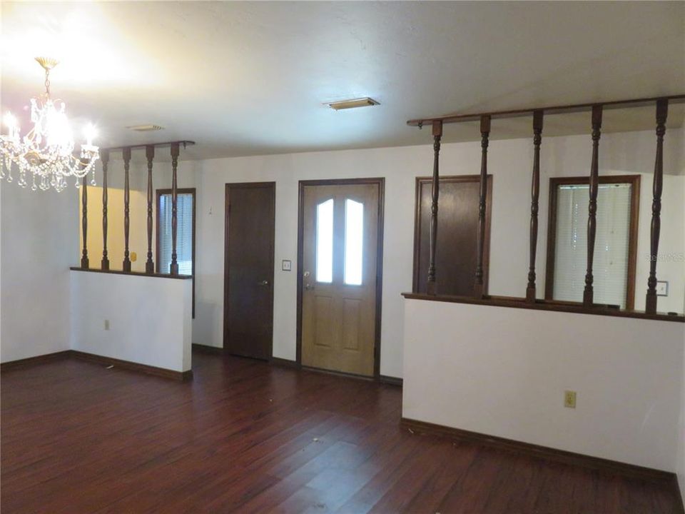 For Sale: $325,000 (3 beds, 2 baths, 1596 Square Feet)