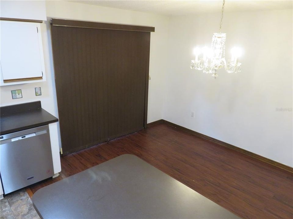 For Sale: $325,000 (3 beds, 2 baths, 1596 Square Feet)